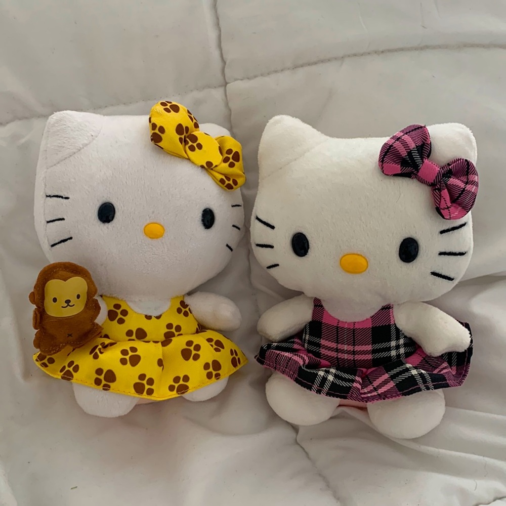 Vintage Hello Kitty TY. (PINK SOLD)— 15$ each